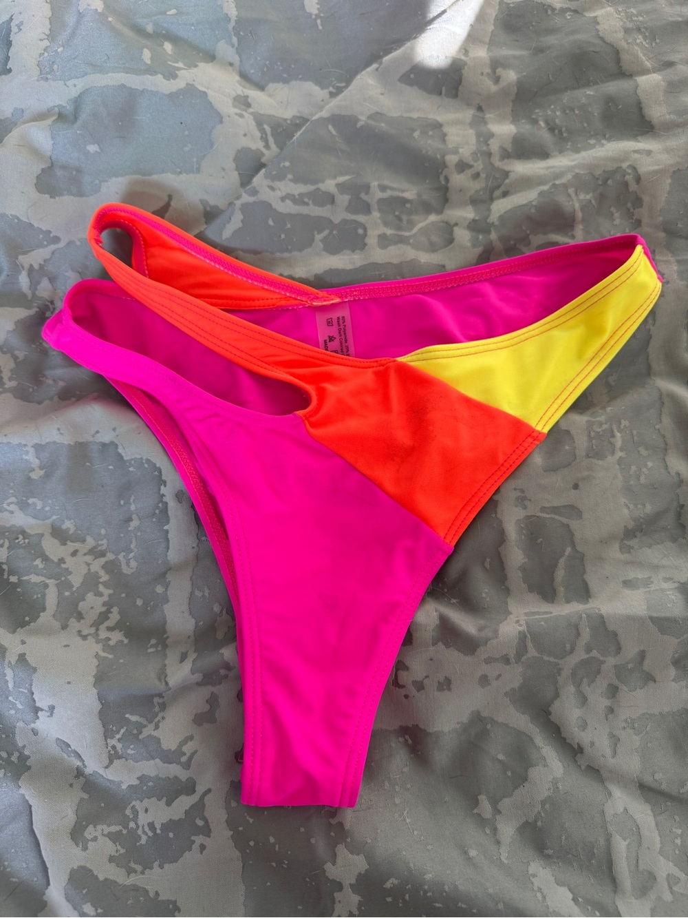 SHEIN Neon Colorblock One Shoulder Bikini Pink Orange Yellow Size M - Picture 3 of 4